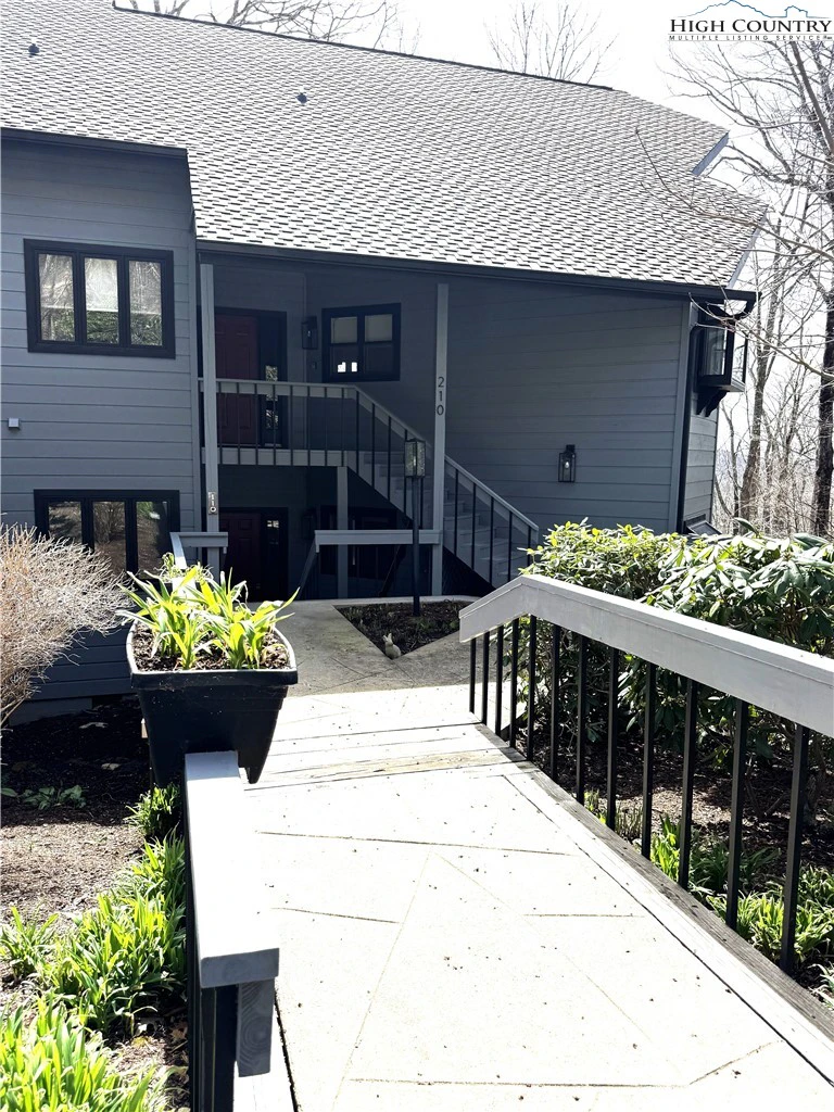 Image number 1 for the current listing
