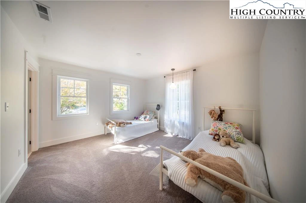 Image number 10 for the current listing