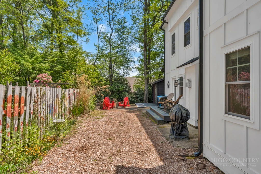 Image number 3 for the current listing