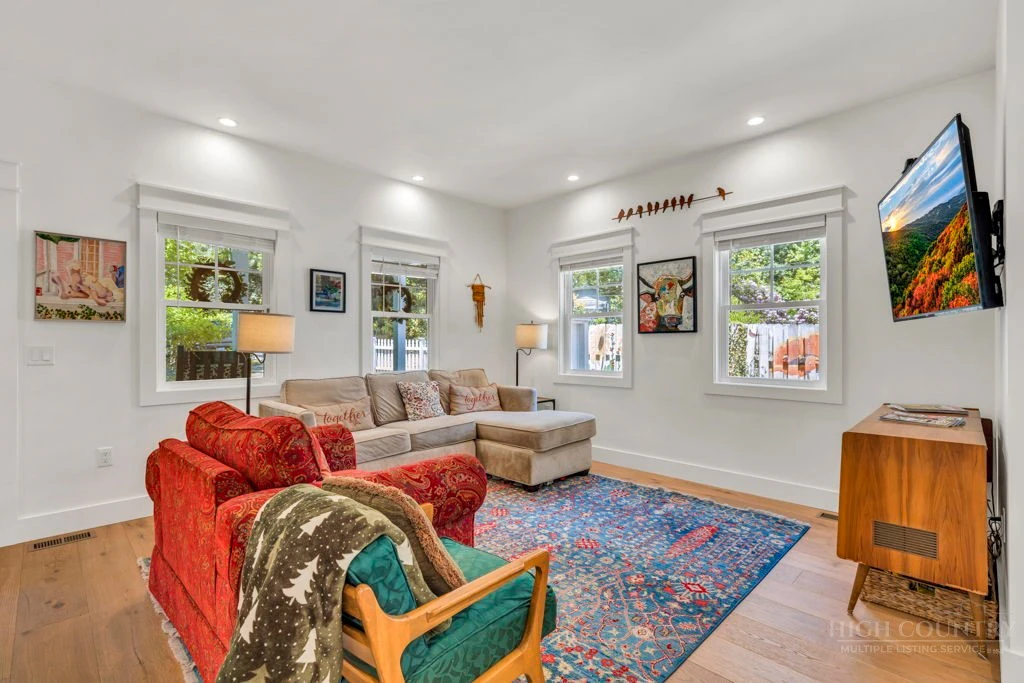 Image number 7 for the current listing