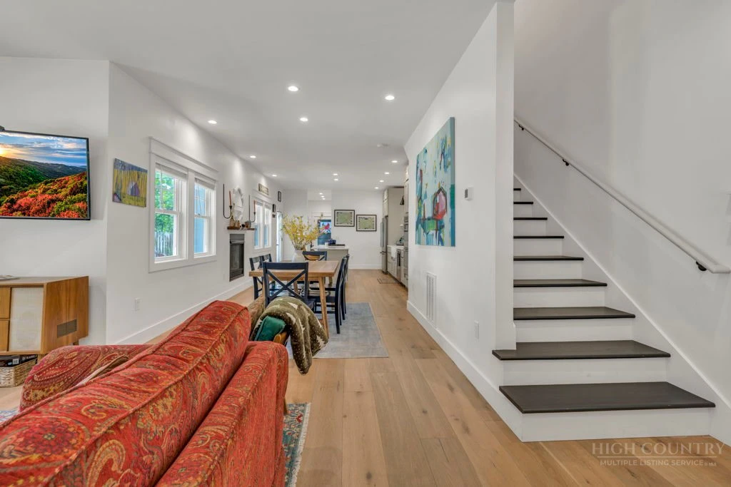Image number 9 for the current listing
