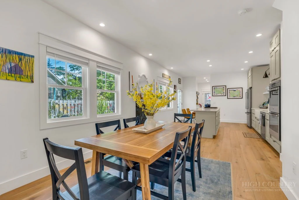 Image number 11 for the current listing
