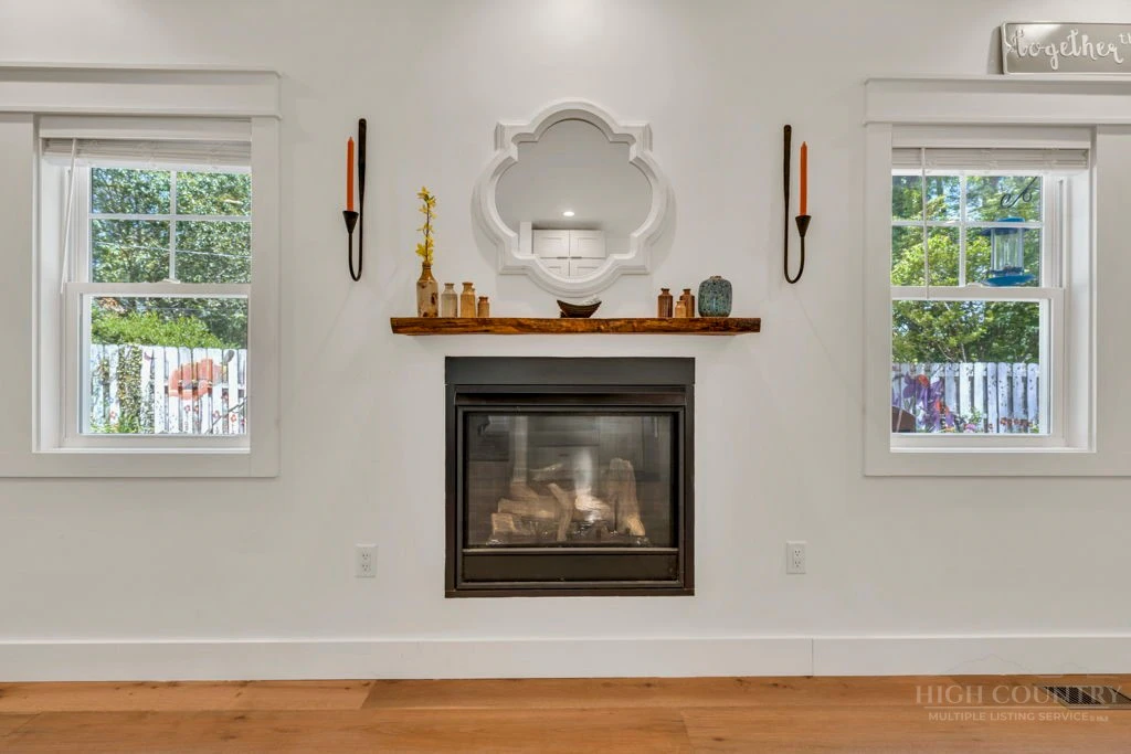 Image number 14 for the current listing