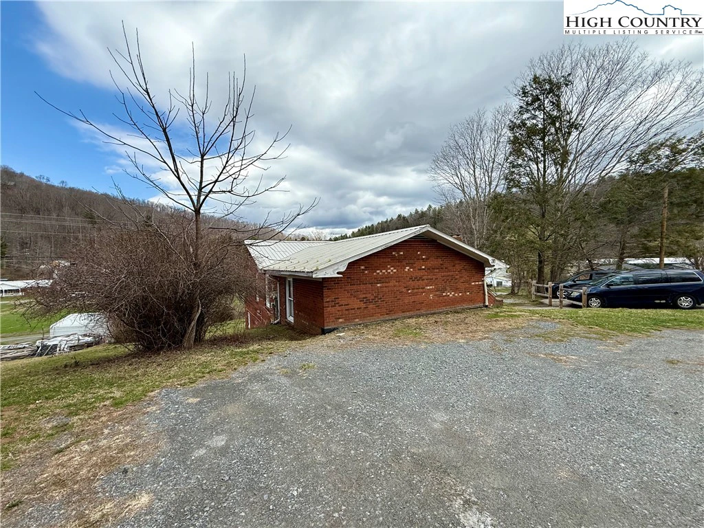 Image number 3 for the current listing