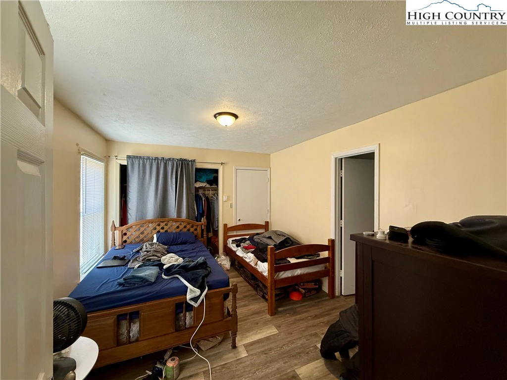 Image number 12 for the current listing