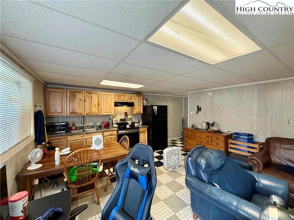 Image number 10 for the current listing