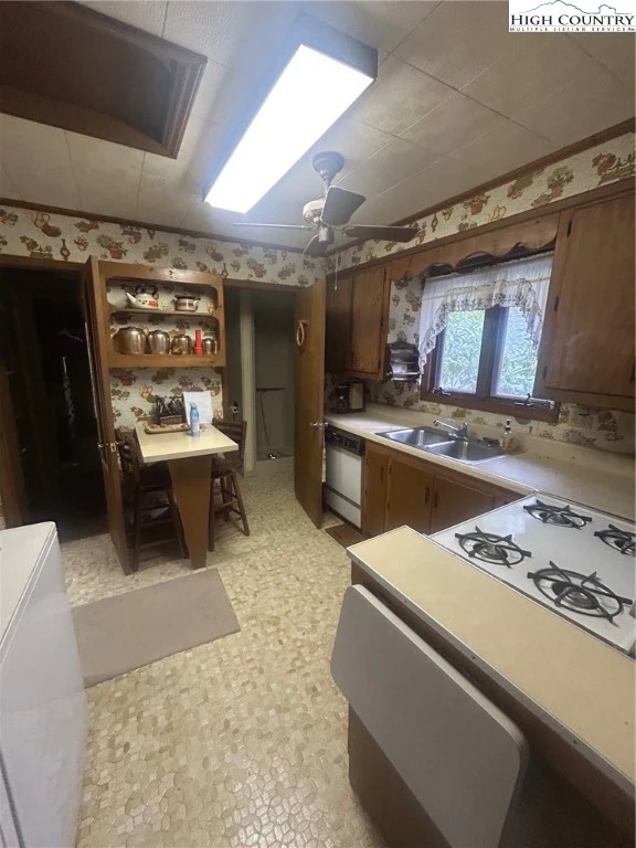 Image number 9 for the current listing