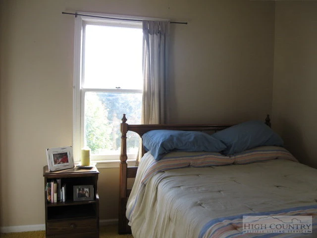 Image number 4 for the current listing
