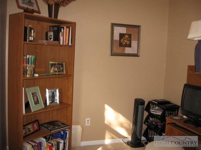 Image number 5 for the current listing