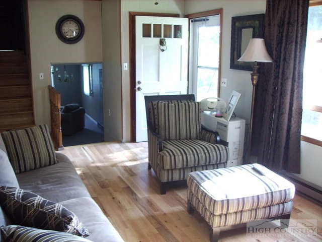 Image number 7 for the current listing