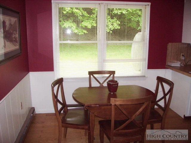 Image number 8 for the current listing
