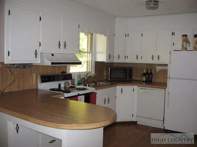 Image number 9 for the current listing