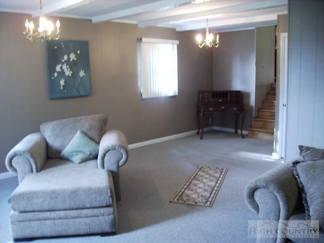 Image number 11 for the current listing