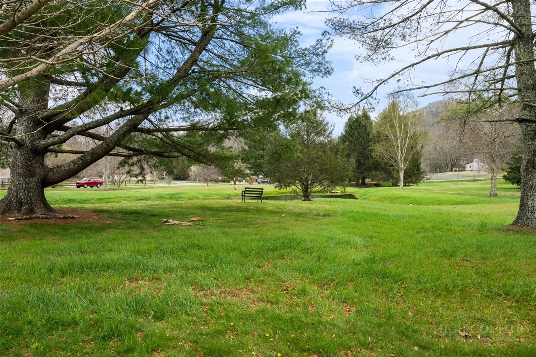 Image number 19 for the current listing