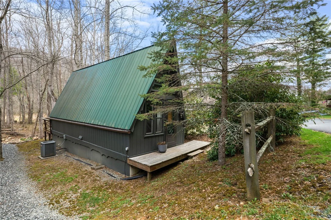Image number 1 for the current listing