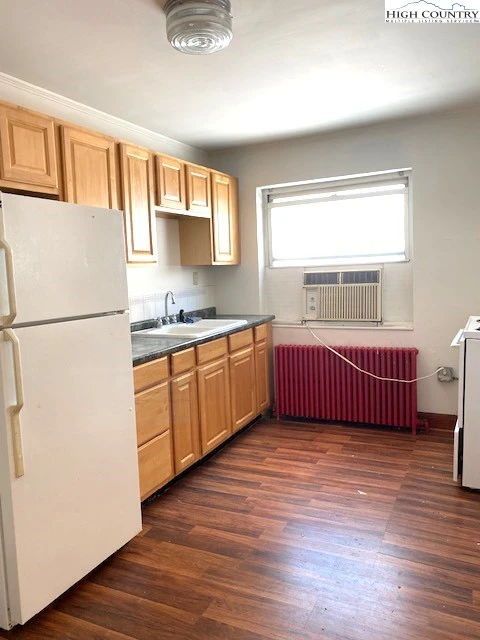 Image number 18 for the current listing