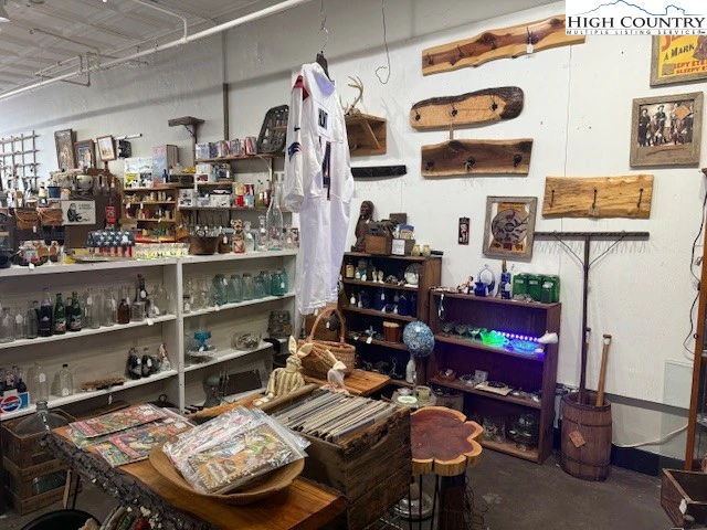 Image number 15 for the current listing
