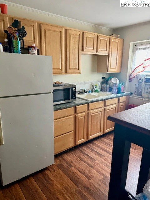 Image number 9 for the current listing