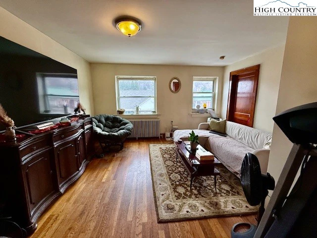 Image number 8 for the current listing