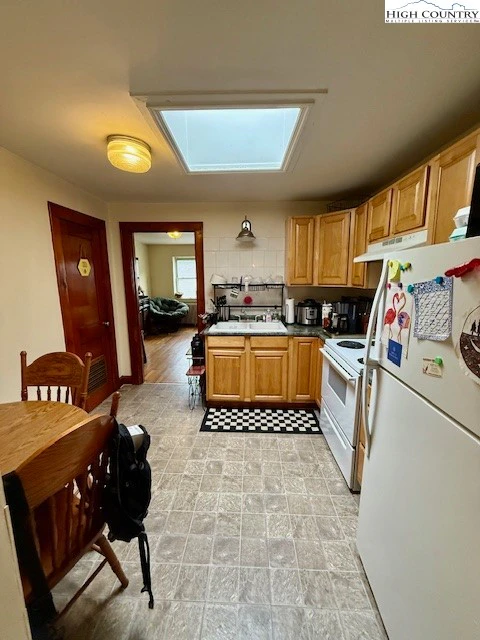 Image number 7 for the current listing