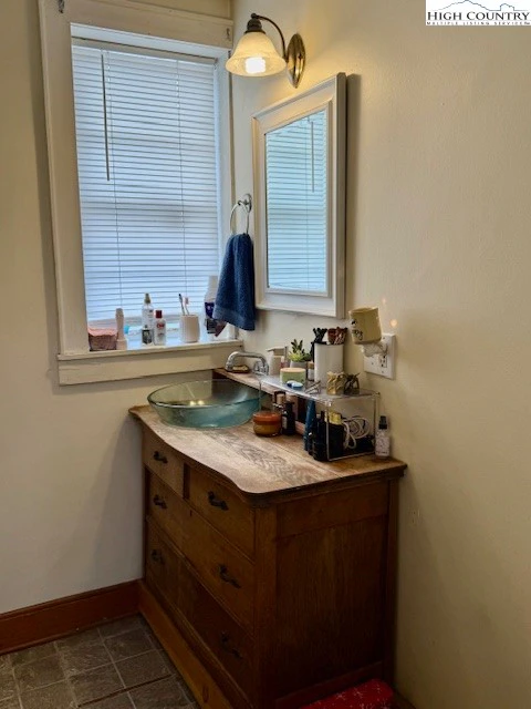 Image number 6 for the current listing