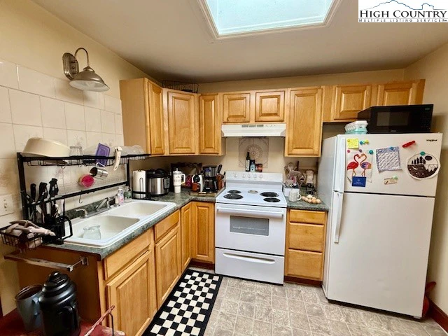 Image number 3 for the current listing
