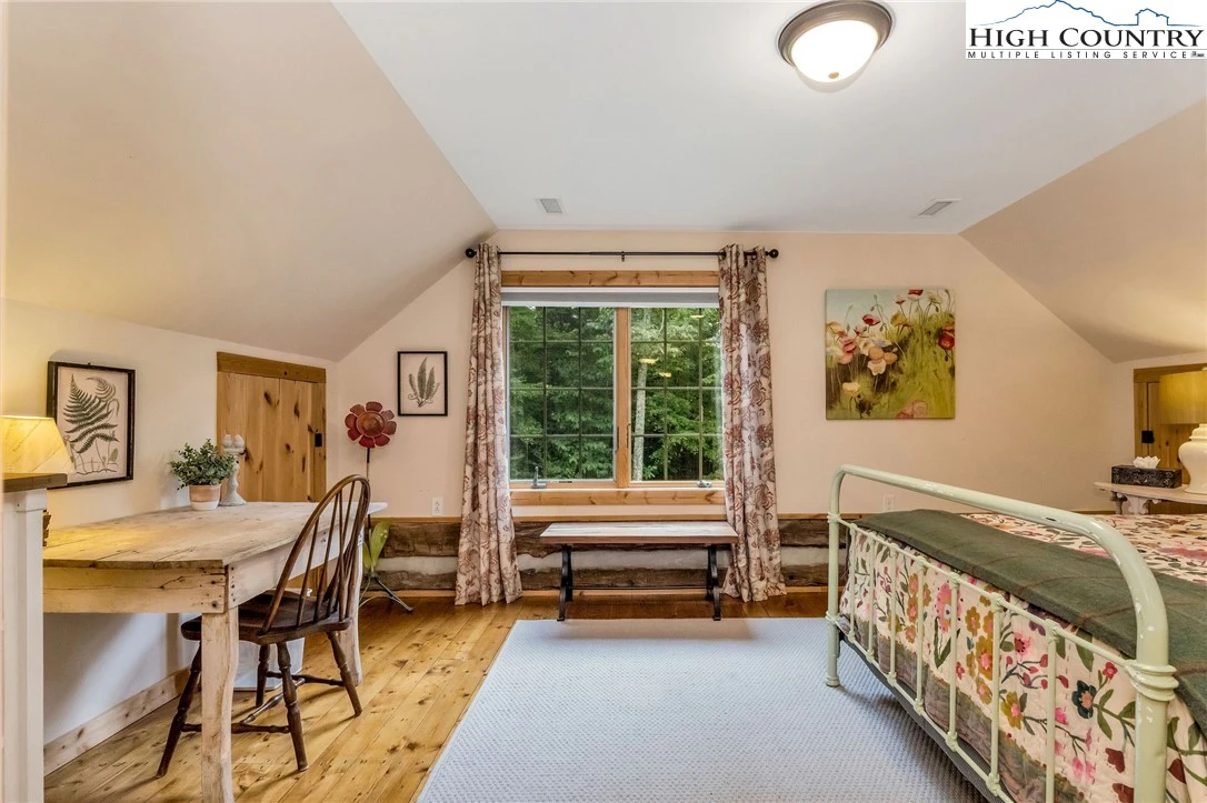 Image number 12 for the current listing