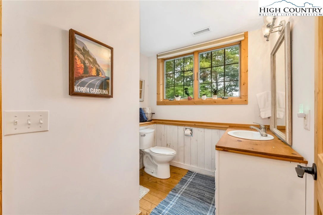 Image number 13 for the current listing