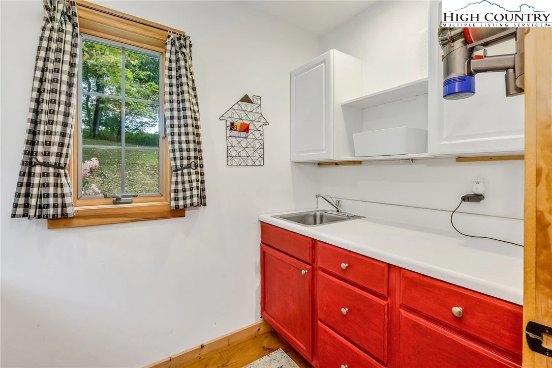 Image number 14 for the current listing