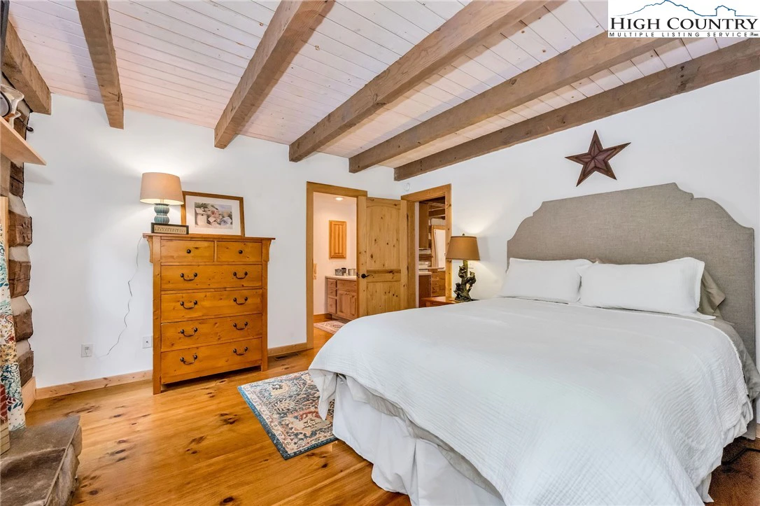 Image number 3 for the current listing