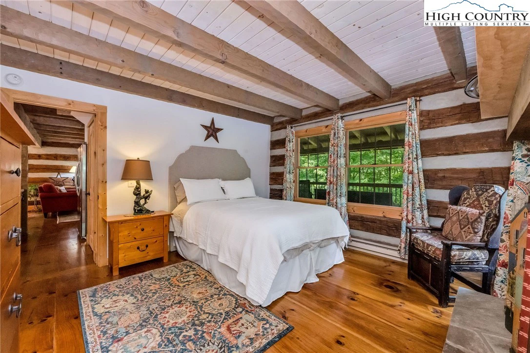 Image number 4 for the current listing