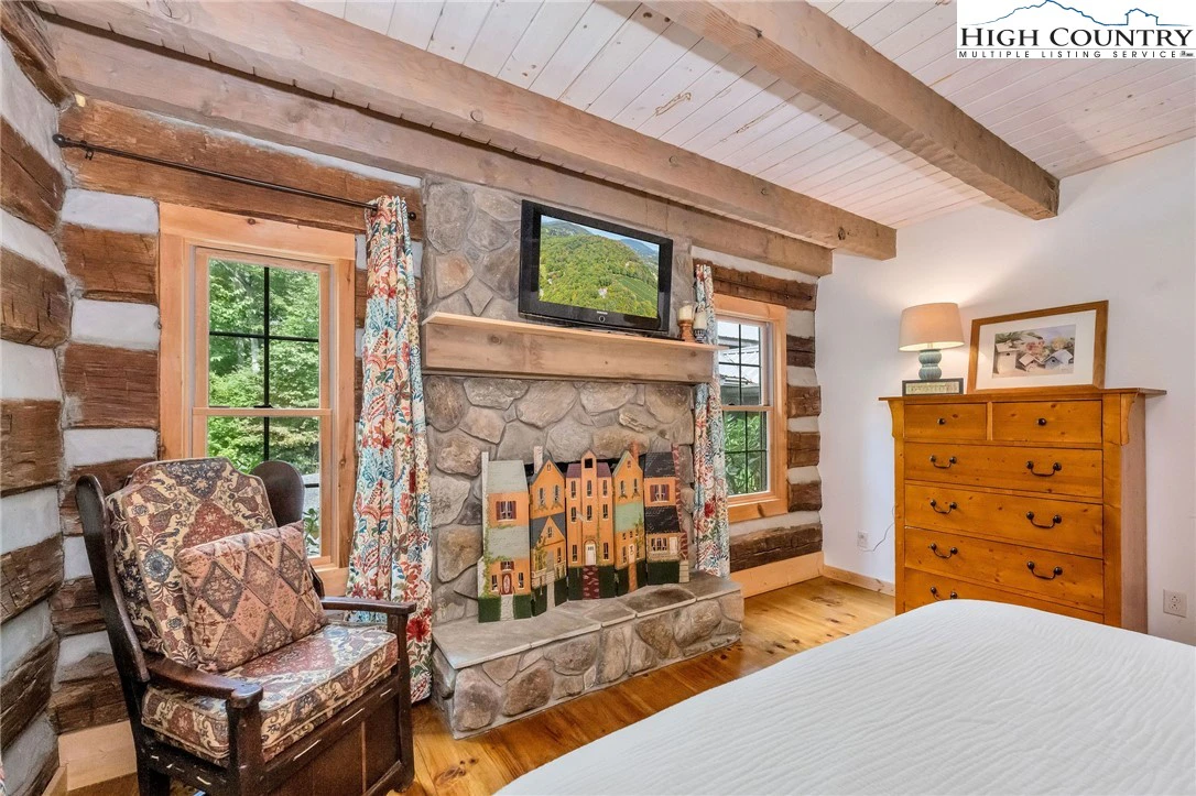 Image number 5 for the current listing