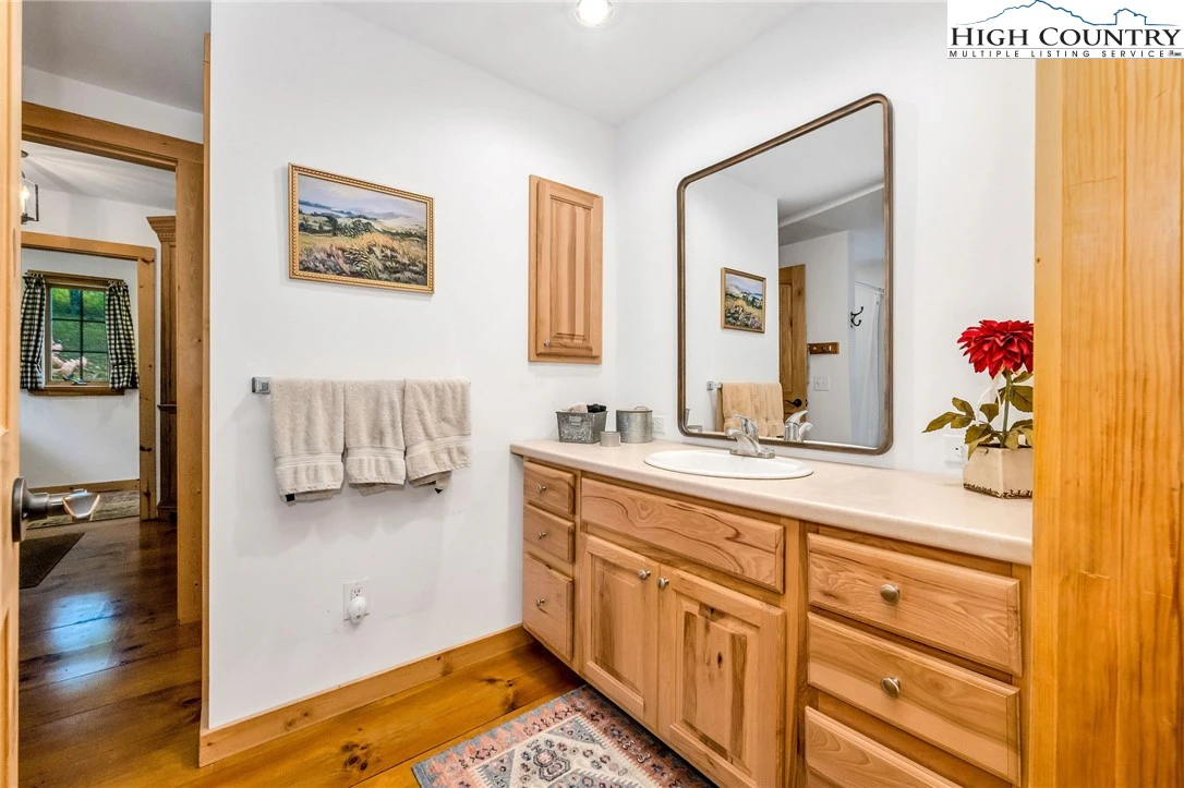 Image number 6 for the current listing