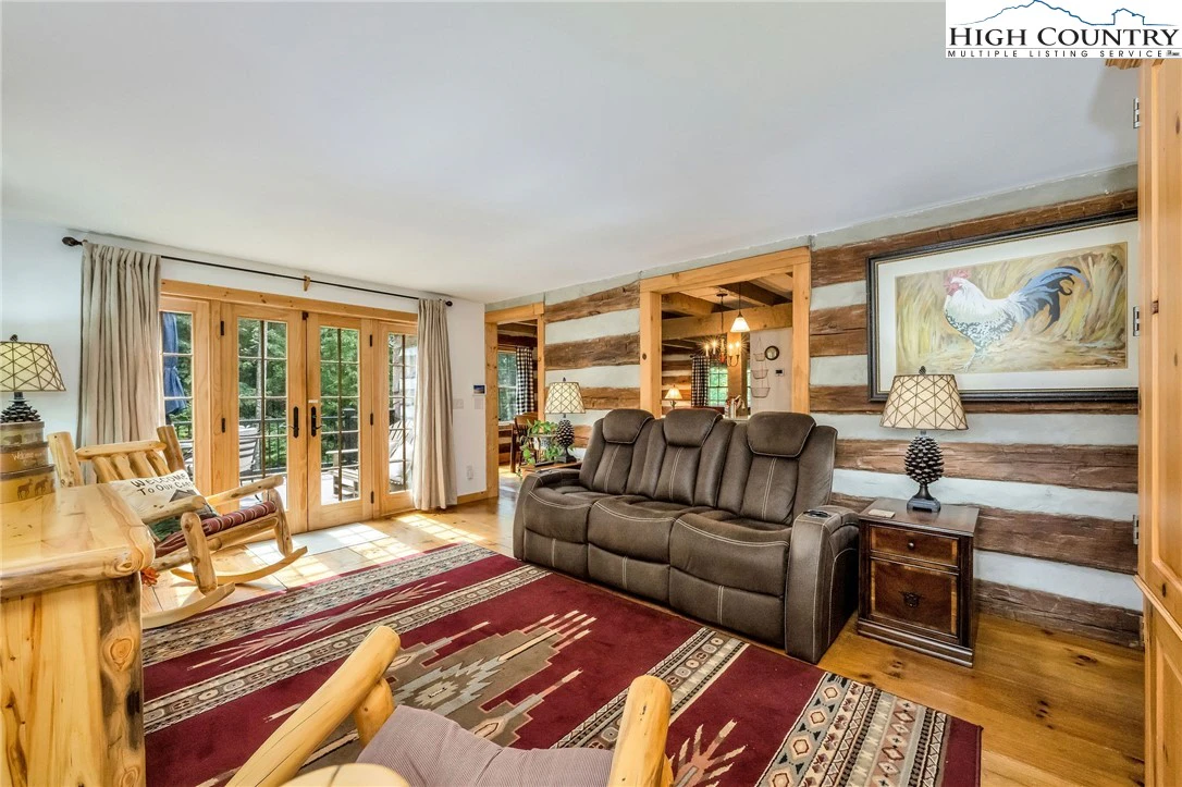 Image number 9 for the current listing
