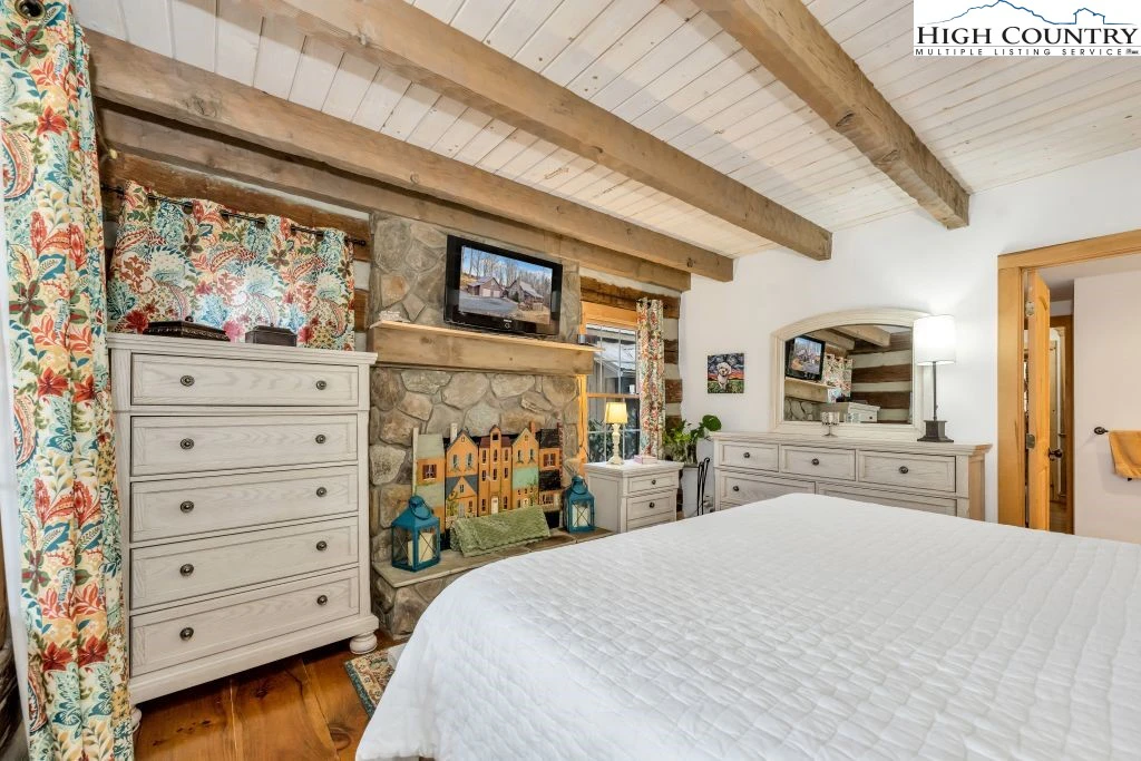 Image number 9 for the current listing