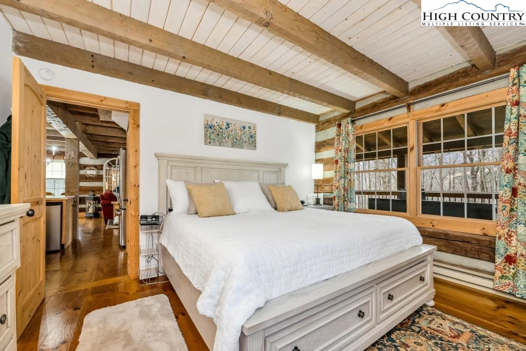Image number 11 for the current listing