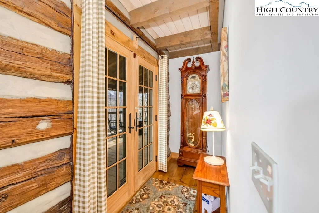 Image number 13 for the current listing