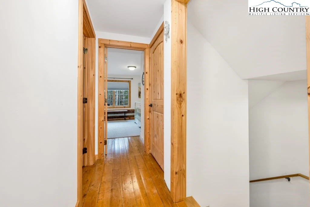 Image number 21 for the current listing