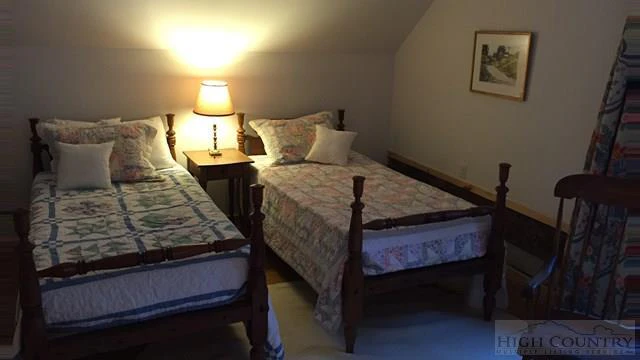 Image number 3 for the current listing