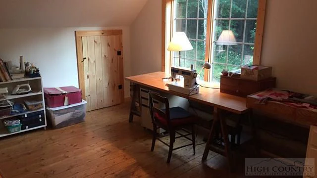 Image number 6 for the current listing