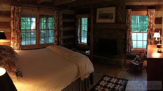 Image number 7 for the current listing