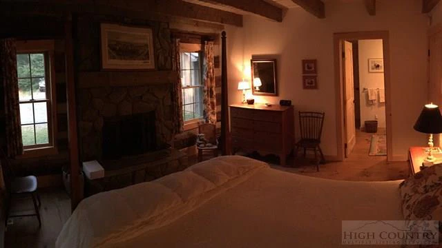 Image number 8 for the current listing