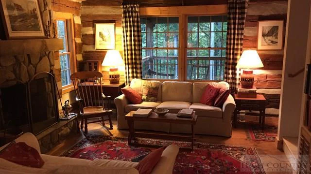 Image number 9 for the current listing