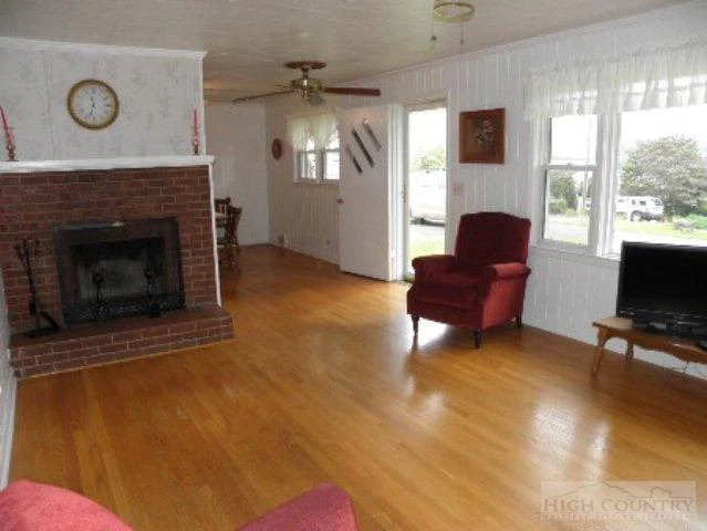 Image number 14 for the current listing