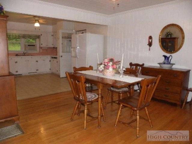 Image number 8 for the current listing