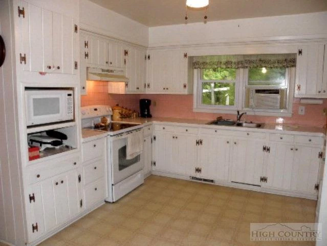 Image number 5 for the current listing