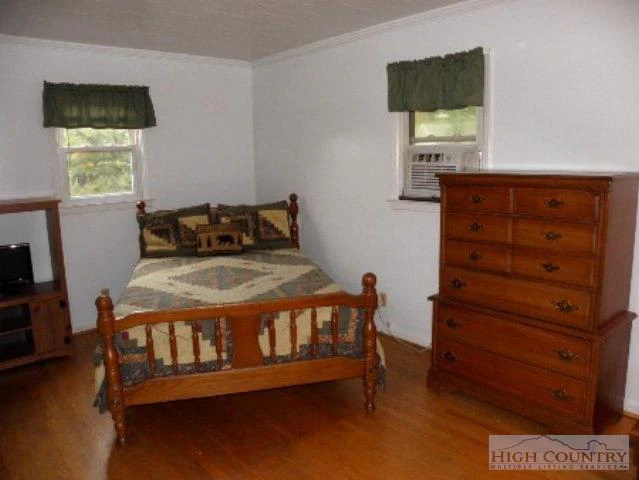 Image number 3 for the current listing