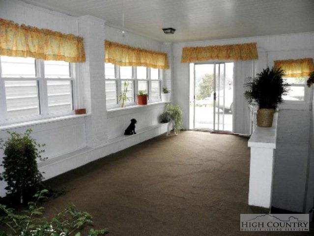 Image number 21 for the current listing
