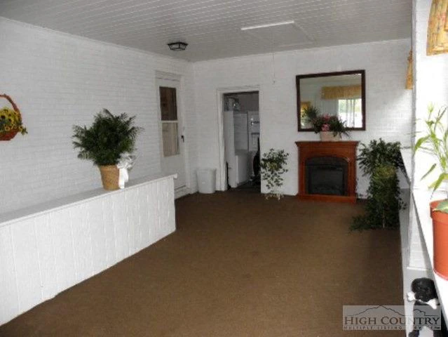 Image number 20 for the current listing