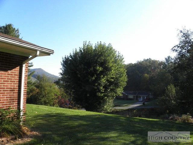 Image number 17 for the current listing